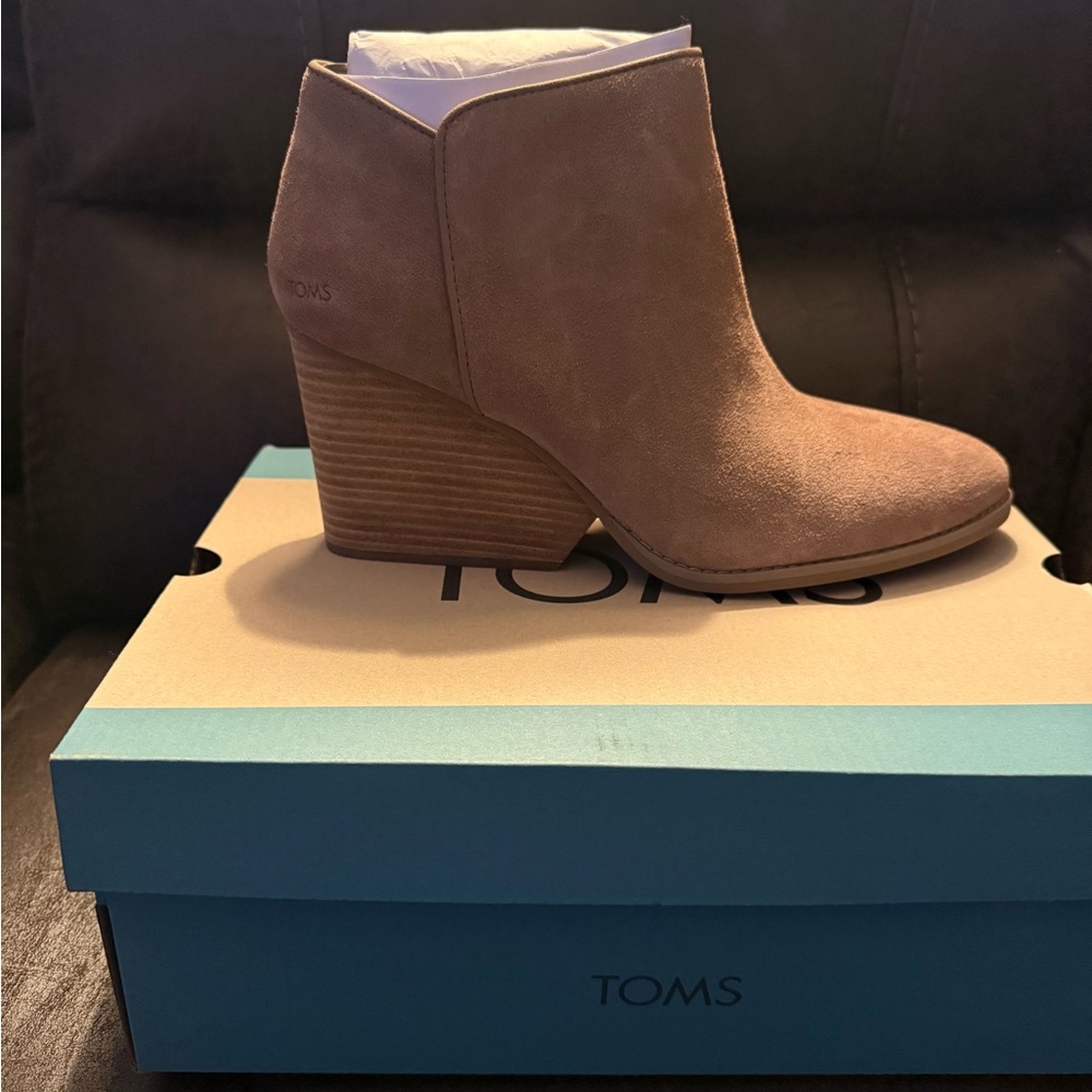 TOMS Women's Tan Ankle Boots